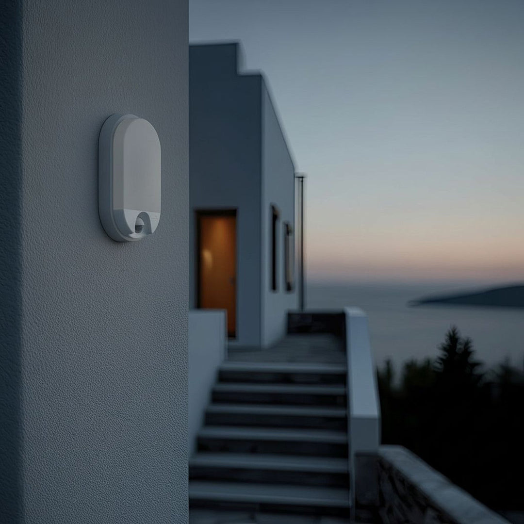 LED лампа с инфрачервен датчик за движение MCE340 W 1100lm 15W IP54 Maclean Energy цвят бял, цветова температура естествено бял (4000K)