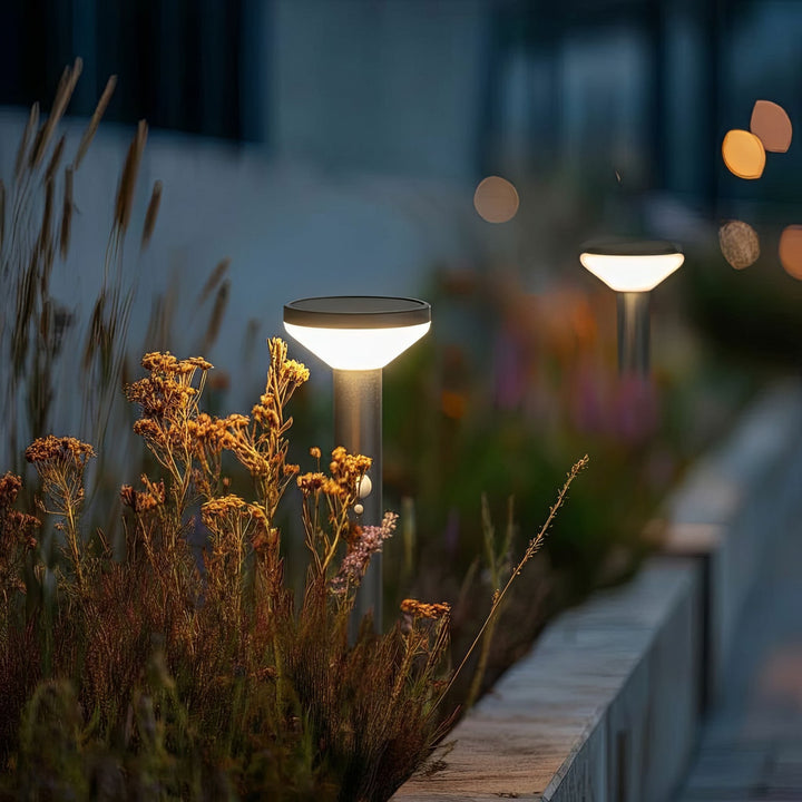 Lampa solara LED cu senzor, MCE465 C/M IP44, Bateria Li-ion 18650, IP44, 3,7V, 1200 mAh, neagra