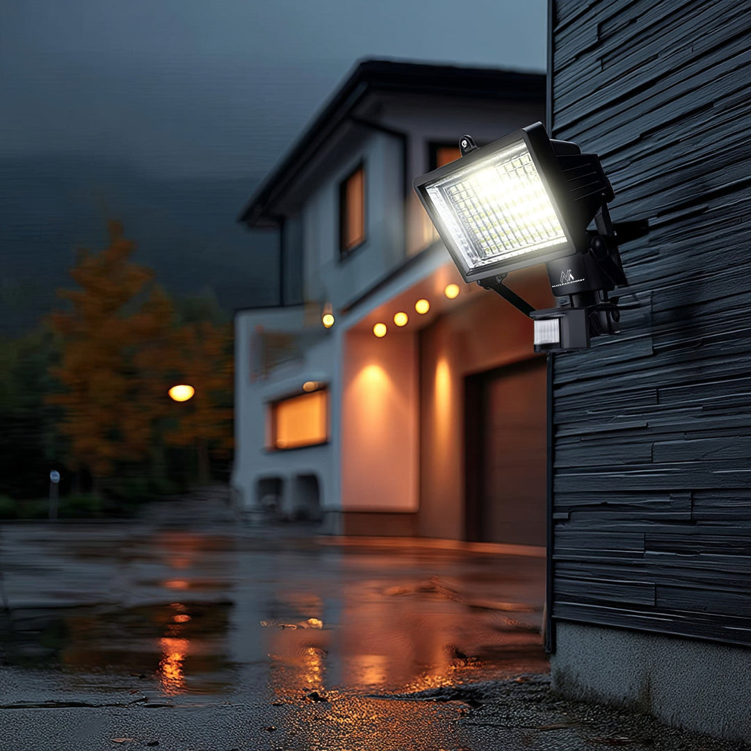 Слънчев LED прожектор с датчик за движение Maclean Energy IP44, 6W, 360lm, 6000K студено бяло, Li-ion батерия 2400 mAh, 5.5V DC MCE442