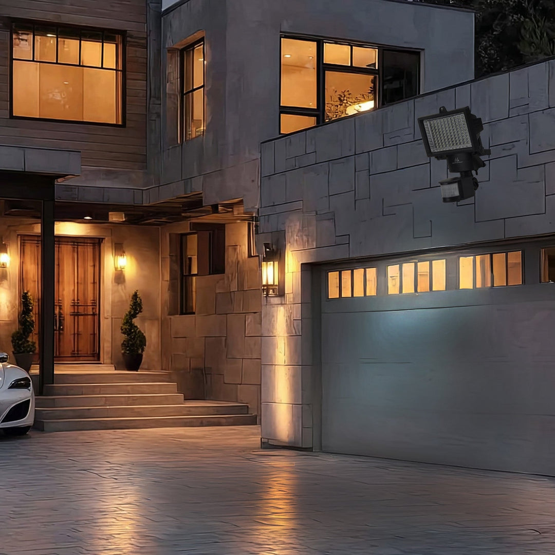 Слънчев LED прожектор с датчик за движение Maclean Energy IP44, 6W, 360lm, 6000K студено бяло, Li-ion батерия 2400 mAh, 5.5V DC MCE442