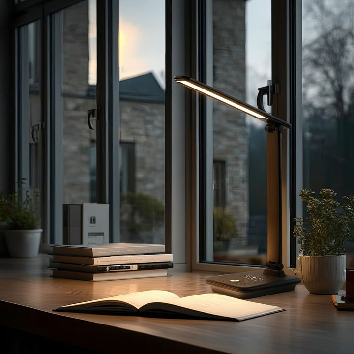 LED настолна лампа Maclean, макс. 9 W, 220–240 V AC, с възможност за промяна на цвета, с регулиране на яркостта, безжично зарядно устройство, 450 lm, MCE616 B