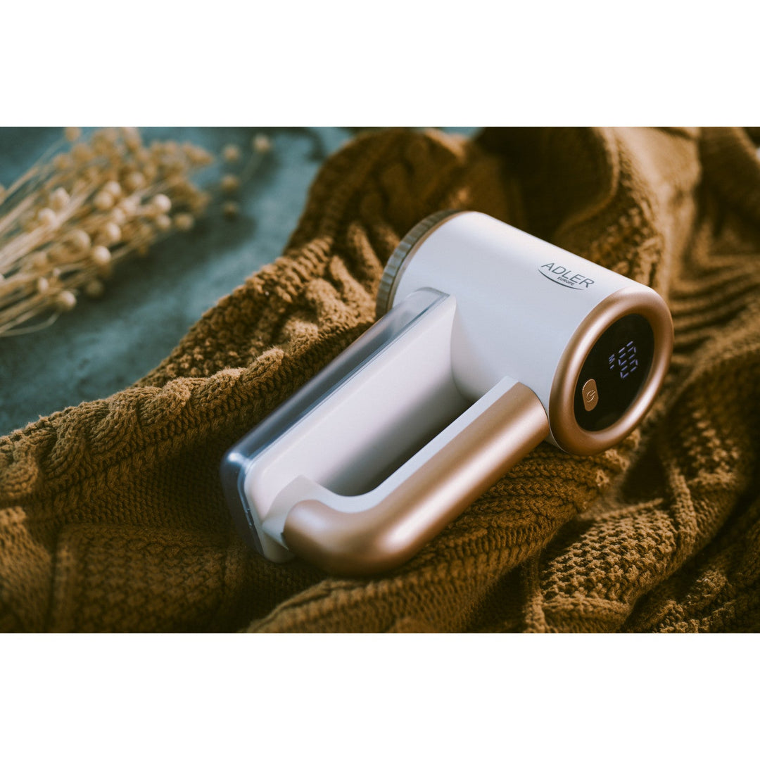 Бръснач за тъкани Adler, USB зарядно, LCD дисплей, 3 настройки за скорост, четка, AD 9617