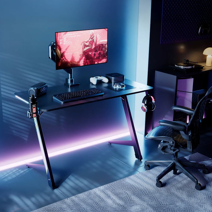 Геймърско бюро NanoRS, черно, с държач за слушалки и чаша, RGB подсветка, макс. 75 кг, размери 1200 x 600 x 750 мм, RS102
