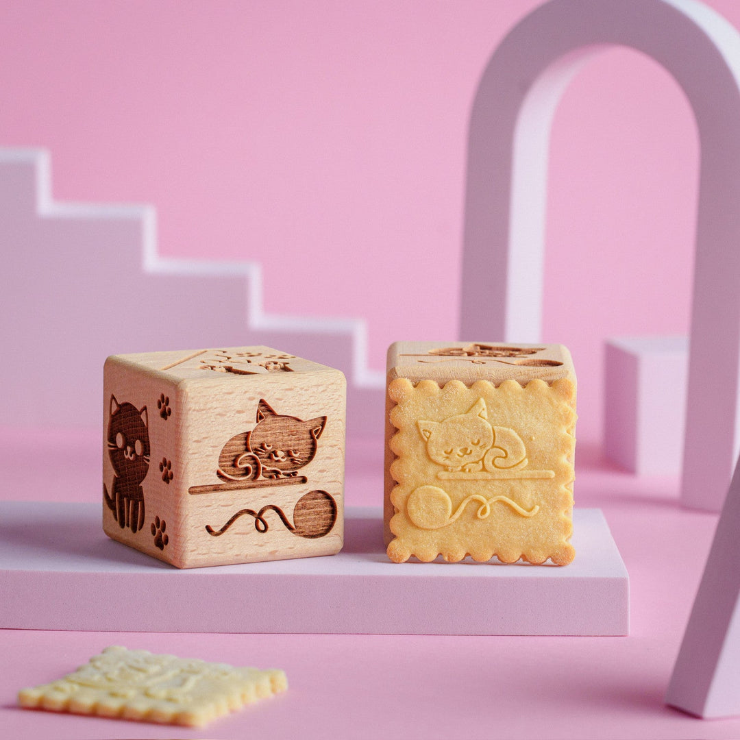 Goody Woody гравиран куб за торта, 6 см, бук, 6 дизайна, котки