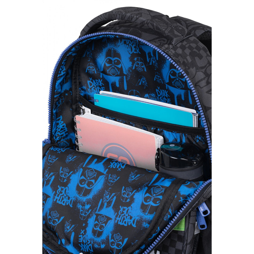 Училищен комплект „Star Wars Coolpack“, раница „Jerry“ с 3 отделения (15") с анатомично оформена гръбна част и регулируеми презрамки, както и пенал „Jumper 3“ с принадлежности