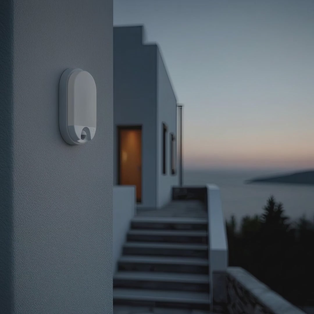 LED лампа с инфрачервен датчик за движение MCE340 W 1100lm 15W IP54 Maclean Energy цвят бял, цветова температура естествено бял (4000K)