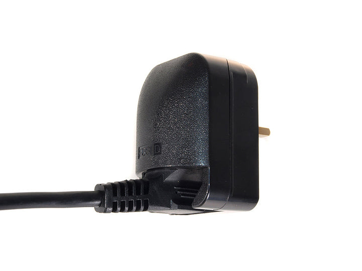 Adaptor Maclean MCE70 EU la Marea Britanie 250 V 13A Negru