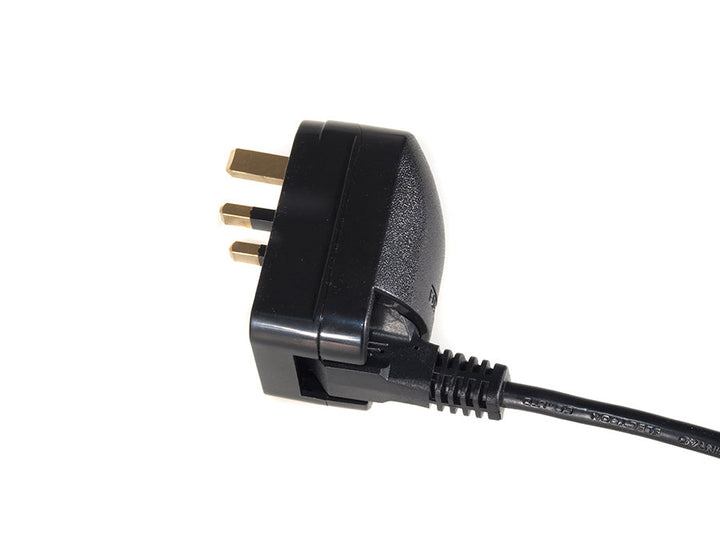 Adaptor Maclean MCE70 EU la Marea Britanie 250 V 13A Negru