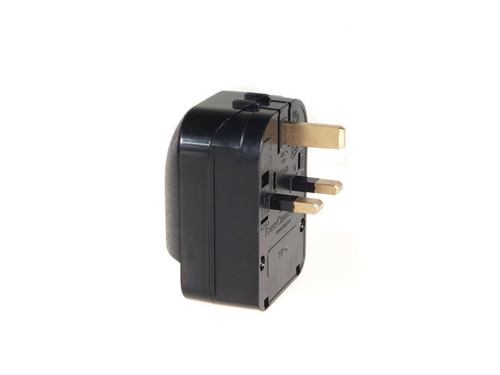 Adaptor Maclean MCE70 EU la Marea Britanie 250 V 13A Negru