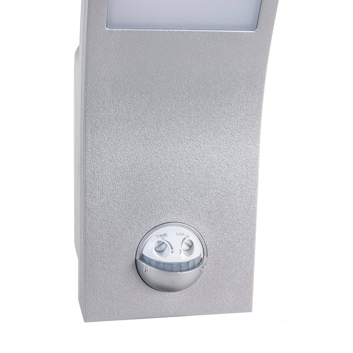 LED лампа с инфрачервен датчик за движение MCE244 S 750lm 10W IP54 Maclean Energy сребрист цвят