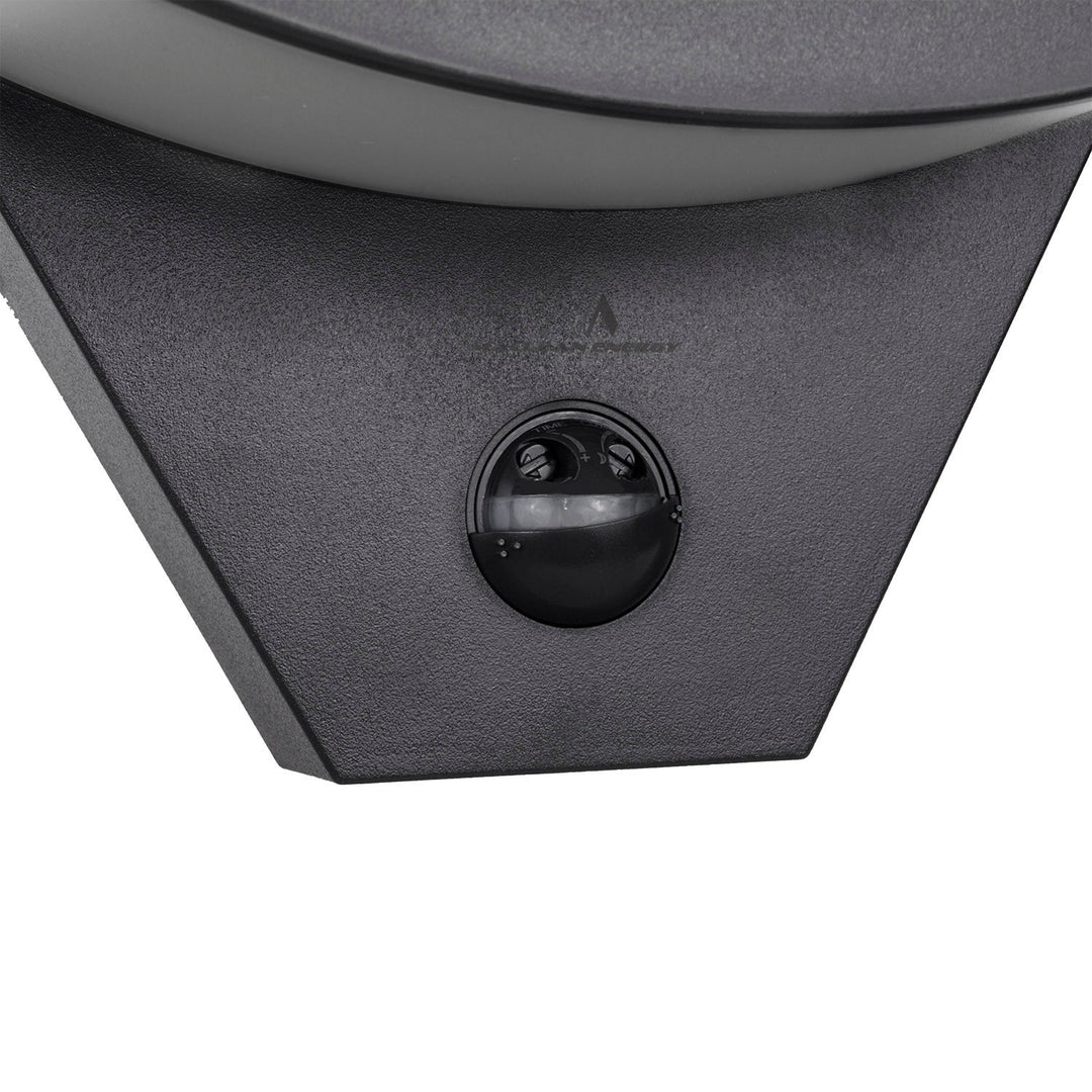 LED лампа с инфрачервен датчик за движение MCE290 B 800lm 10W IP54 Maclean Energy, черна