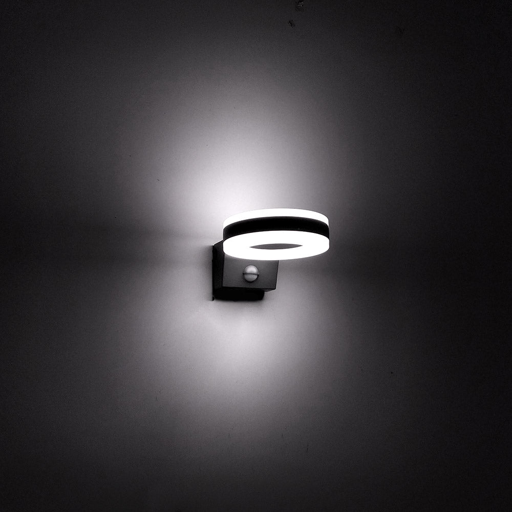 Maclean Energy MCE365 стенна LED лампа с PIR сензор - PC+ALU, 20W (1700lm) неутрално бяло 4000K IP65 сиво