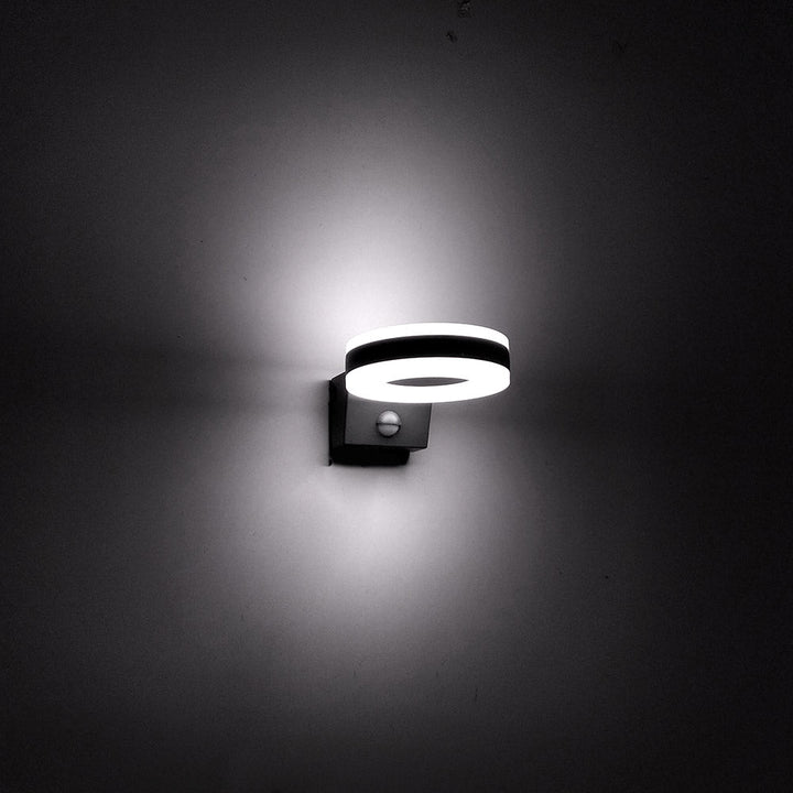 Maclean Energy MCE365 стенна LED лампа с PIR сензор - PC+ALU, 20W (1700lm) неутрално бяло 4000K IP65 сиво