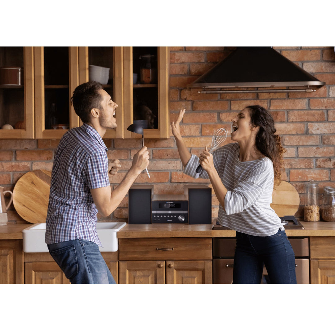 Микро система с Bluetooth, CD/USB плейър и FM радио с RDS