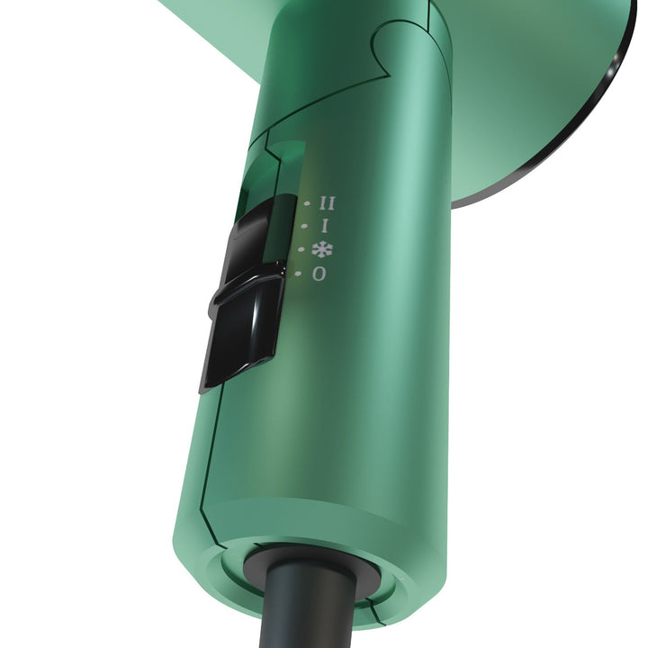 Малка сешоар Adler AD 2265 с мощност 1200 W и сгъваема дръжка